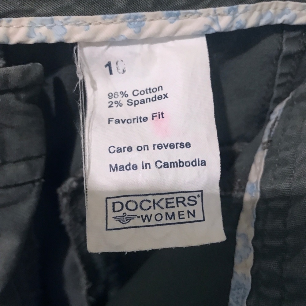 Dockers for Women Favorite Fit Cropped Cargo Pants Green - Picture 11 of 11